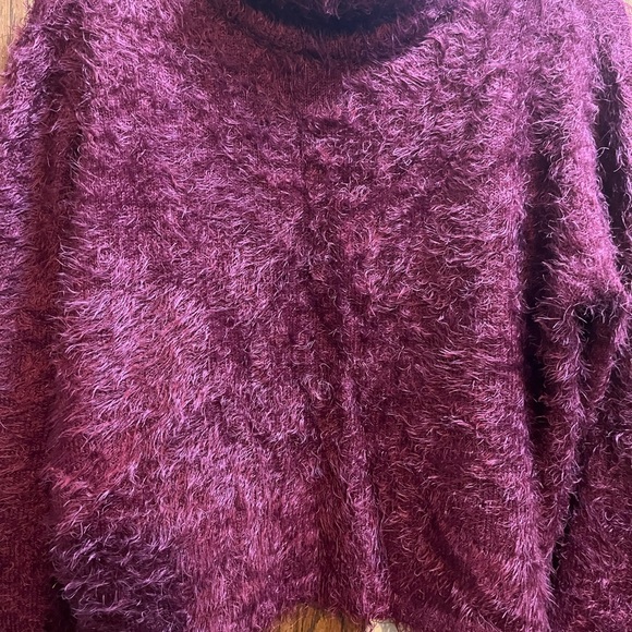 Plus size crop sweater. - Picture 2 of 2